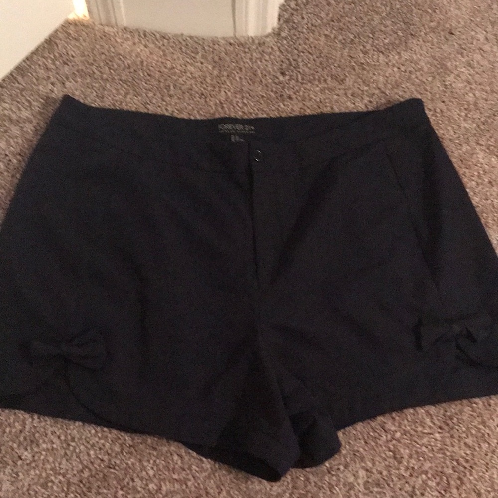 Bow front trouser shorts